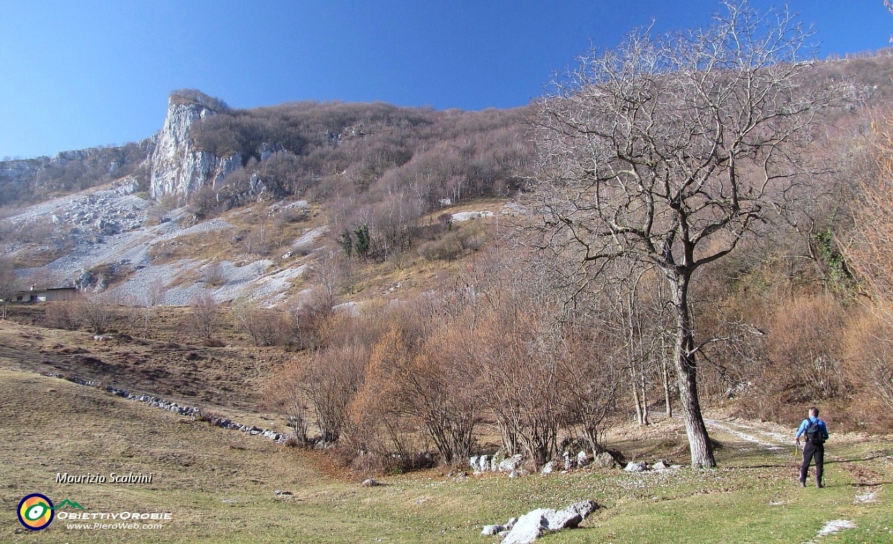 02 Pochissimi passi e l'ambiente si fà subito molto bello....JPG